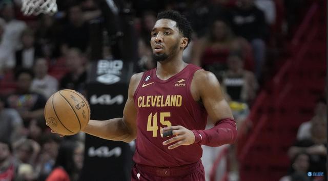 世界杯官方发布直通队伍集结海报：42个国家，同一个梦想（世界杯官宣直通球队集结海报：42国同心逐梦）