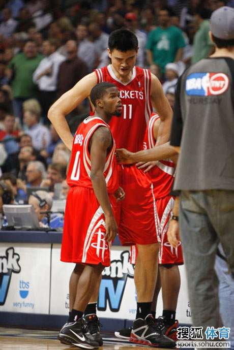 篮球NBA球员续约消息频传（NBA球员续约消息不断）