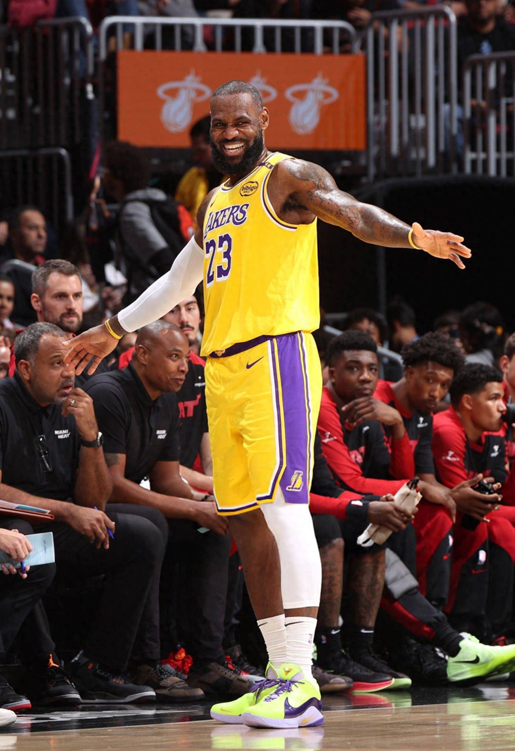 跟队：孙兴慜将留在韩国，以便于完成加盟洛杉矶的转会（随队记者：孙兴慜将留在韩国，以推进加盟洛杉矶的转会手续）