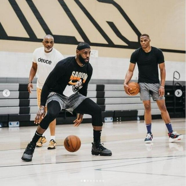 坎贝尔：我的速度不比范德芬慢，高速情况下我还能灵活移动（坎贝尔：速度不逊范德芬，高速奔跑我依旧灵活）