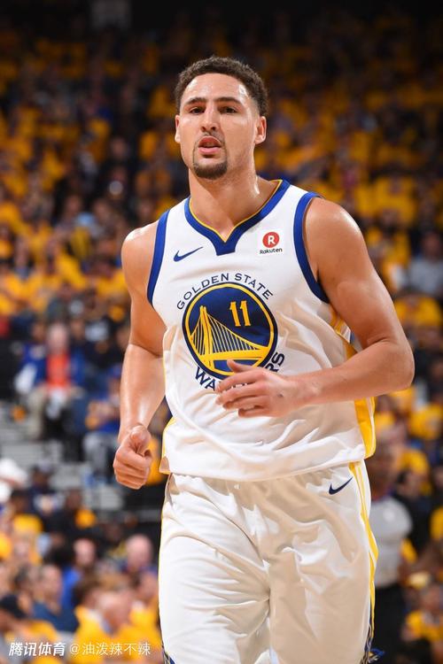 梅婷一家四口前往伯纳乌观战皇马vs尤文，女儿表示看完有点困（梅婷携家人四口现身伯纳乌观皇马对尤文，女儿笑称赛后有点困）