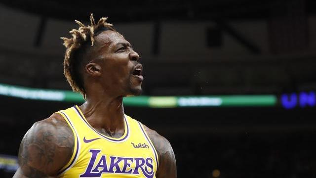 王洪泽这样的年轻人要多留在场上 不能过快犯规限制手脚（像王洪泽这样的新人应多在场，别因过早犯规束缚发挥）