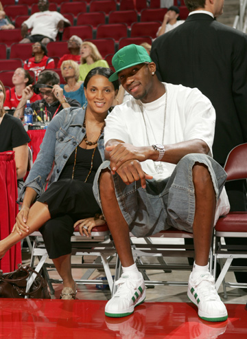 世体：梅西在进入诺坎普前没联系巴萨的任何人请求许可（世体：梅西进诺坎普前未与巴萨任何人沟通获取许可）