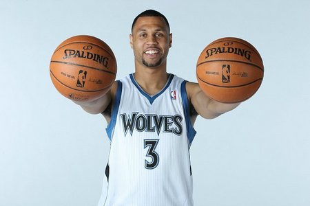 邮报：梅努希望冬窗离开曼联，有12家俱乐部对他感兴趣（邮报：梅努盼冬窗离队曼联 12家俱乐部有意引进）